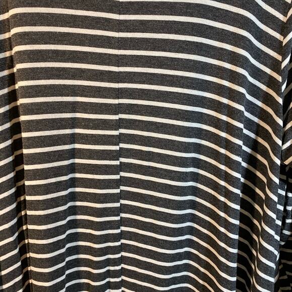 Lovely Souls Gray Long top flared on bottom Size 3X - Picture 7 of 8